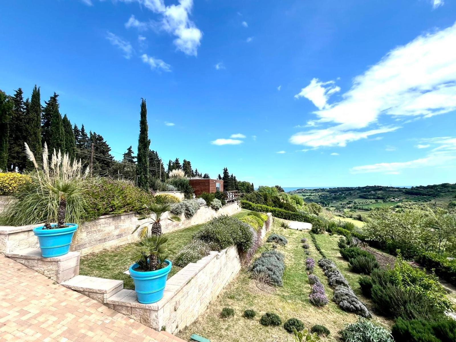 Villa Silvio Civitanova Alta Екстериор снимка